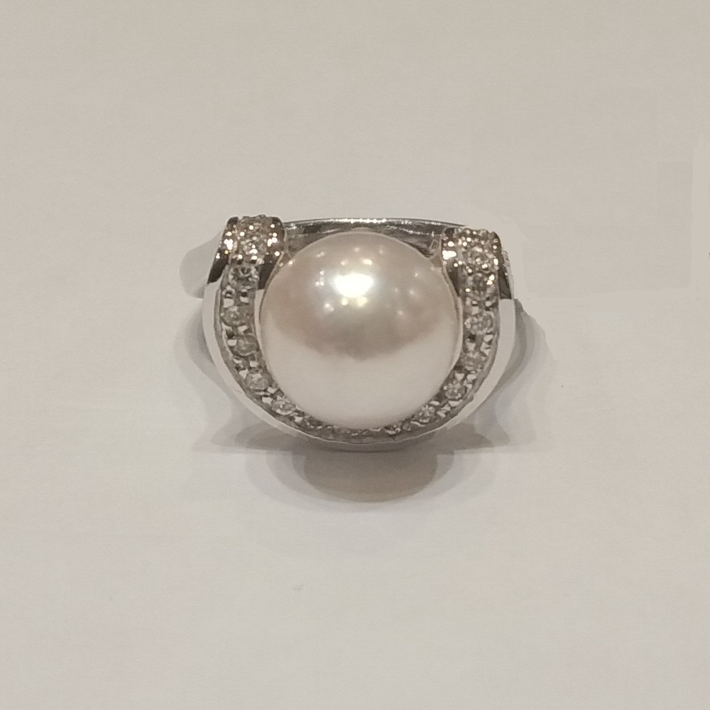 Δακτυλίδι από Λευκόχρυσο με Μαργαριτάρι Aqoya και Διαμάντια