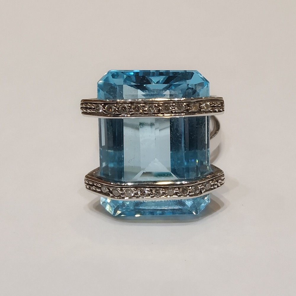 Δακτυλίδι από Λευκόχρυσο με Μπλέ Τοπάζι και Διαμάντια - Image 2